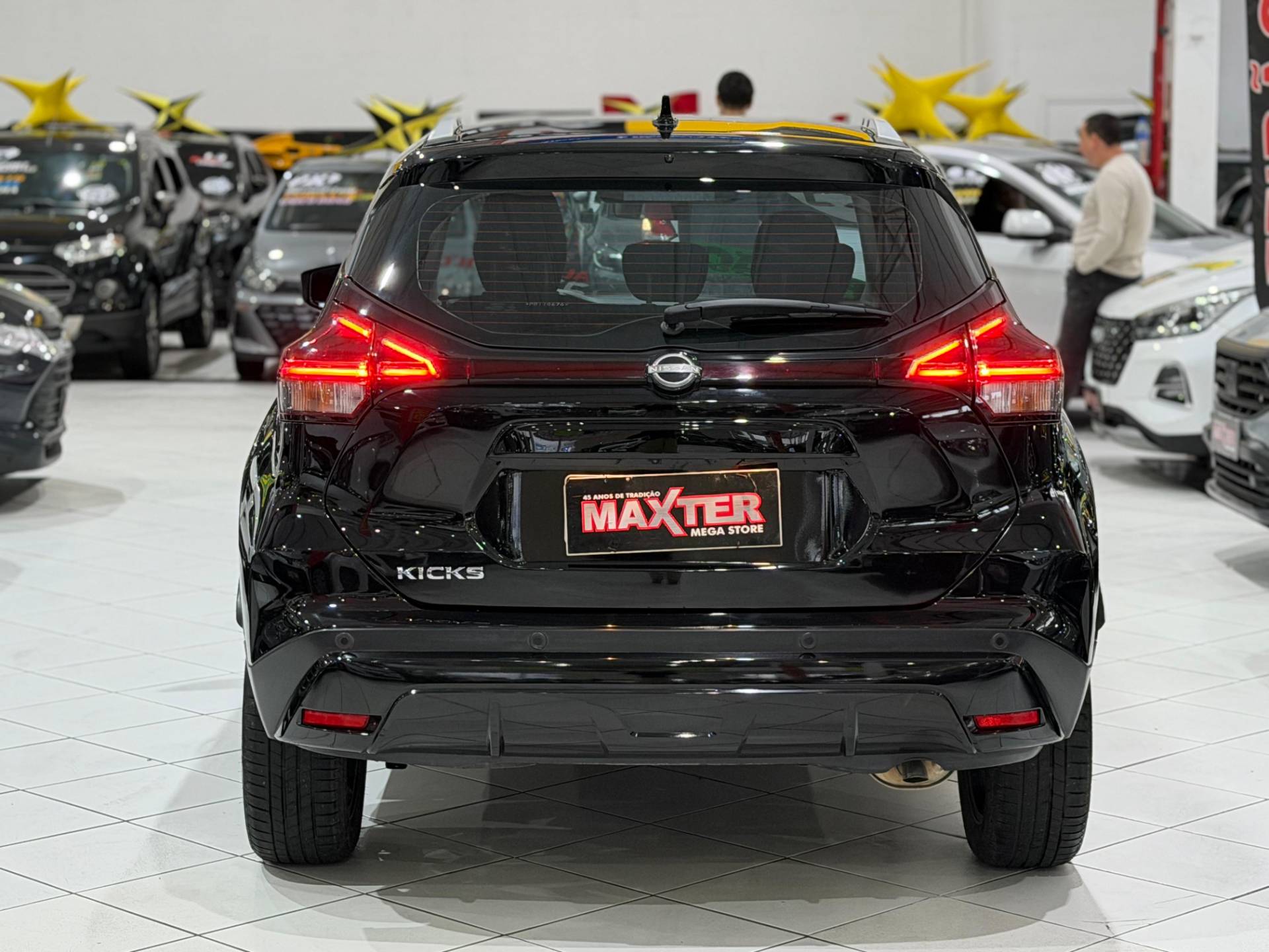 NISSAN KICKS