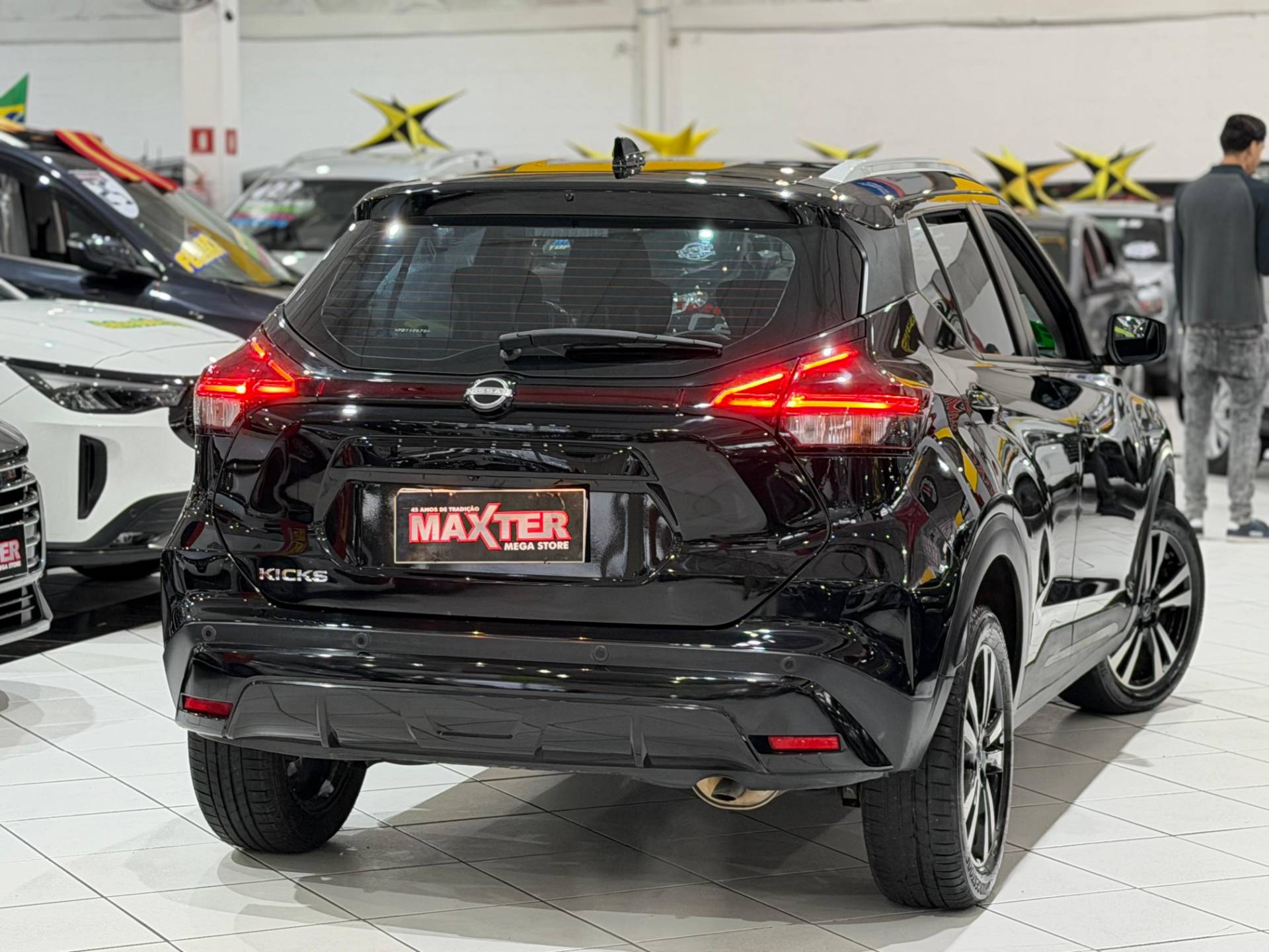 NISSAN KICKS