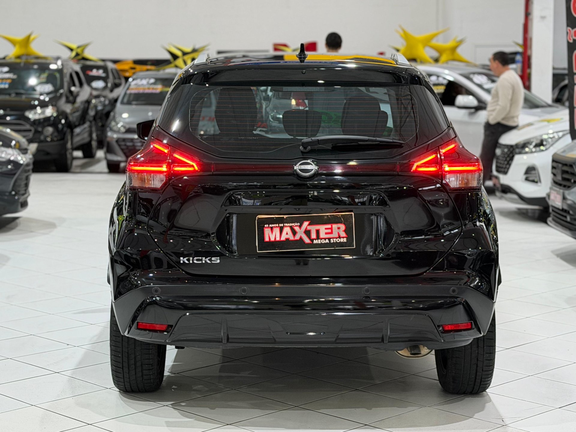 NISSAN KICKS