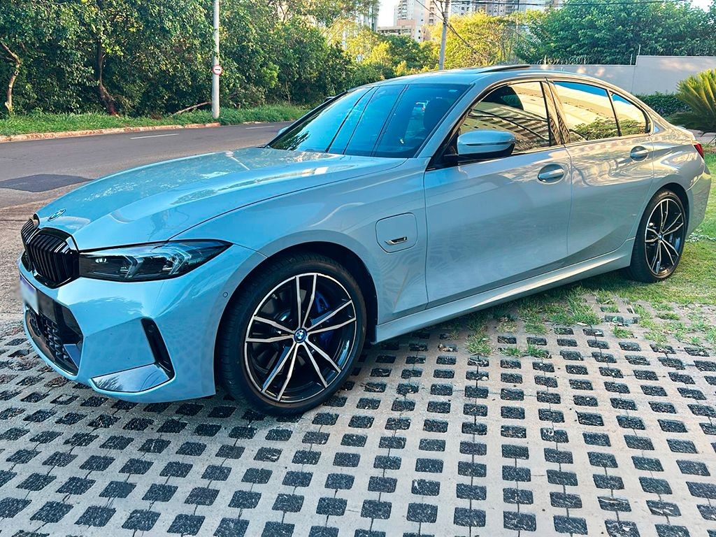 BMW 330e