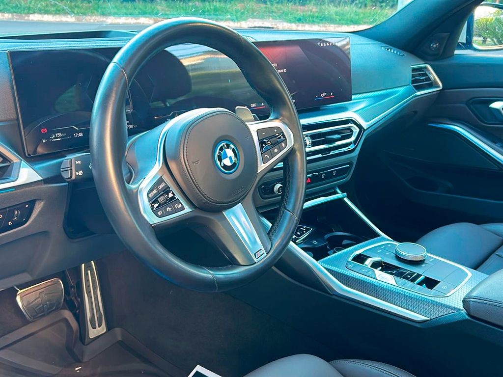 BMW 330e