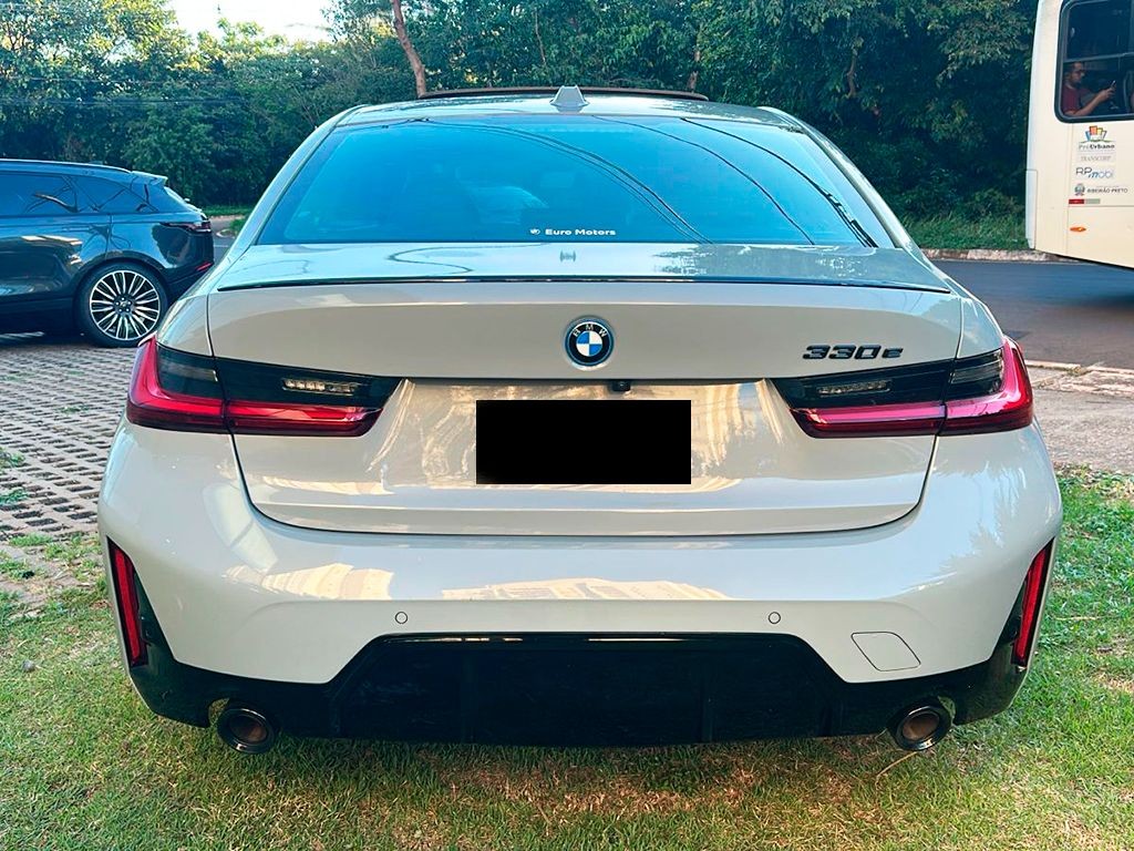 BMW 330e