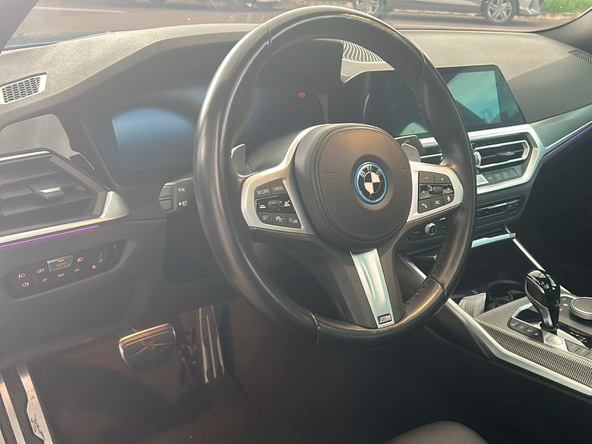 BMW 330e