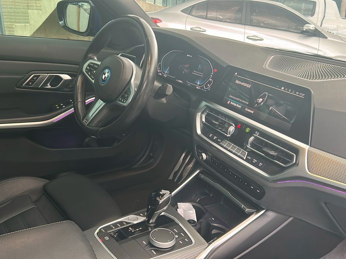 BMW 330e