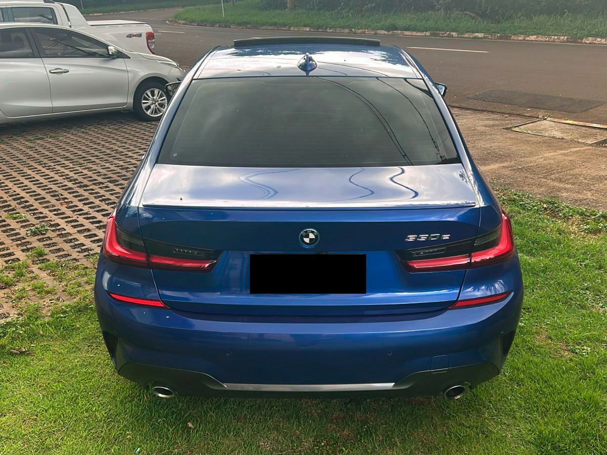 BMW 330e