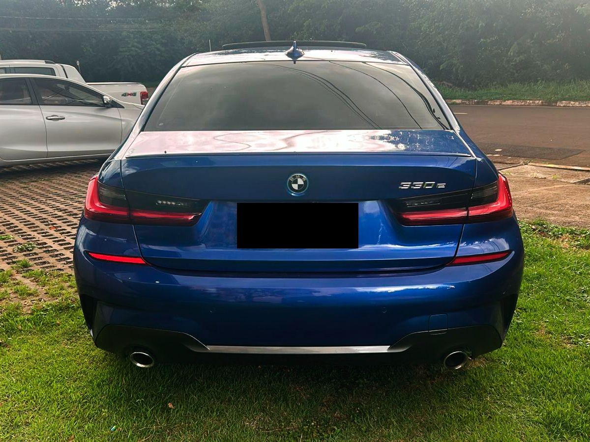 BMW 330e