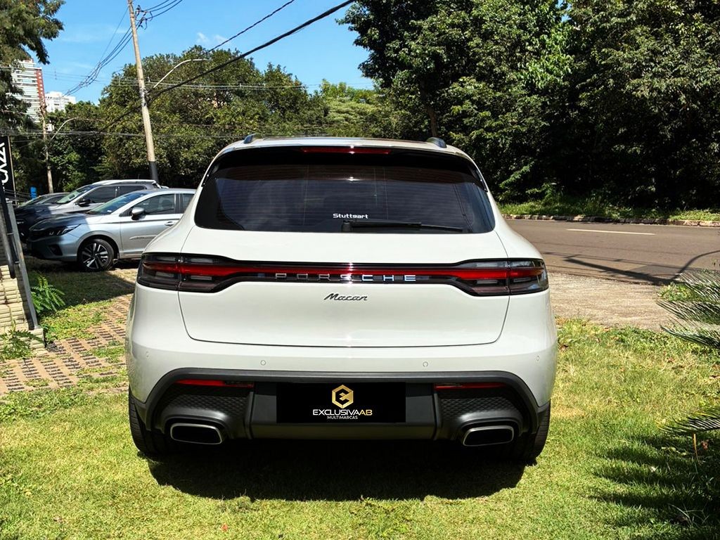PORSCHE MACAN