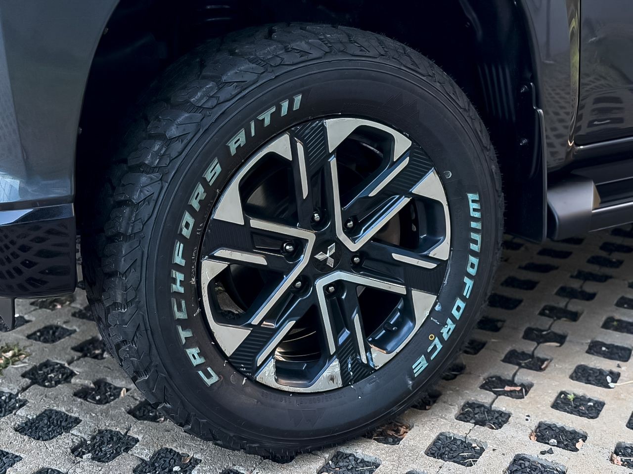 MITSUBISHI L200 TRITON