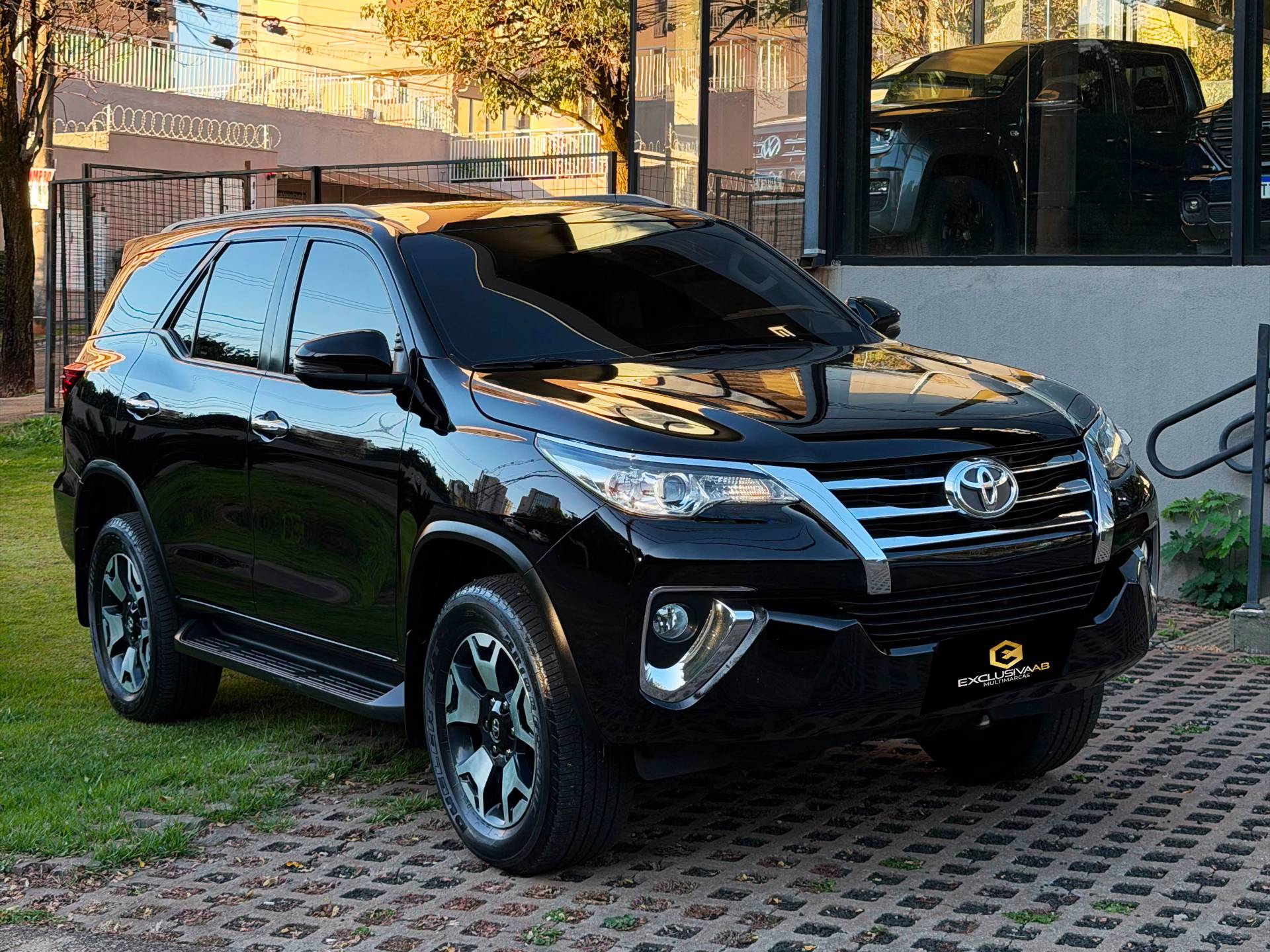 TOYOTA HILUX SW4