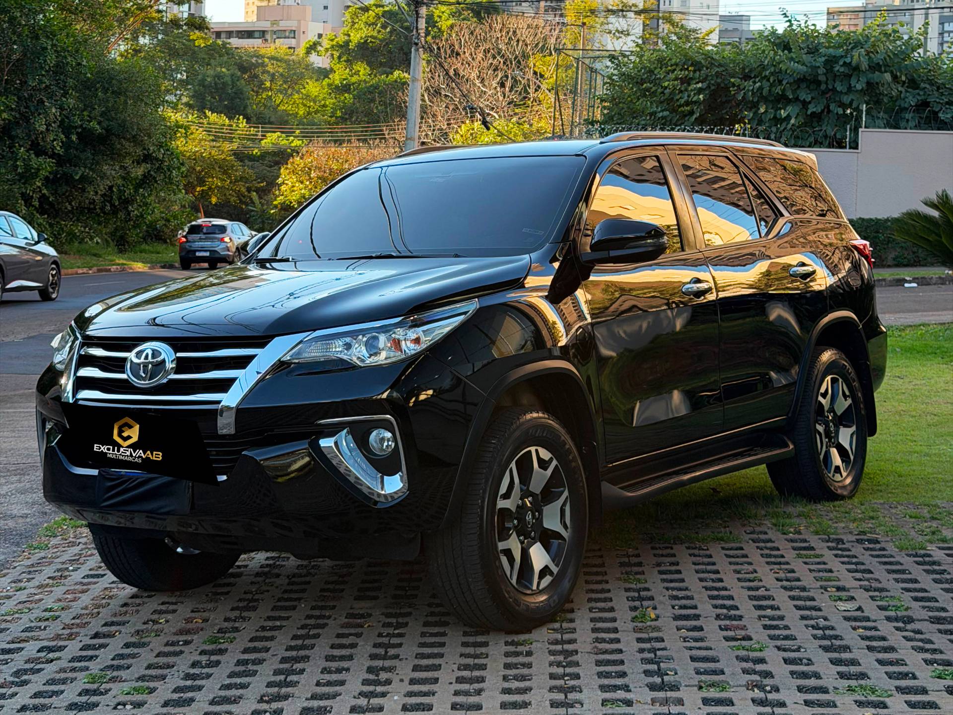 TOYOTA HILUX SW4