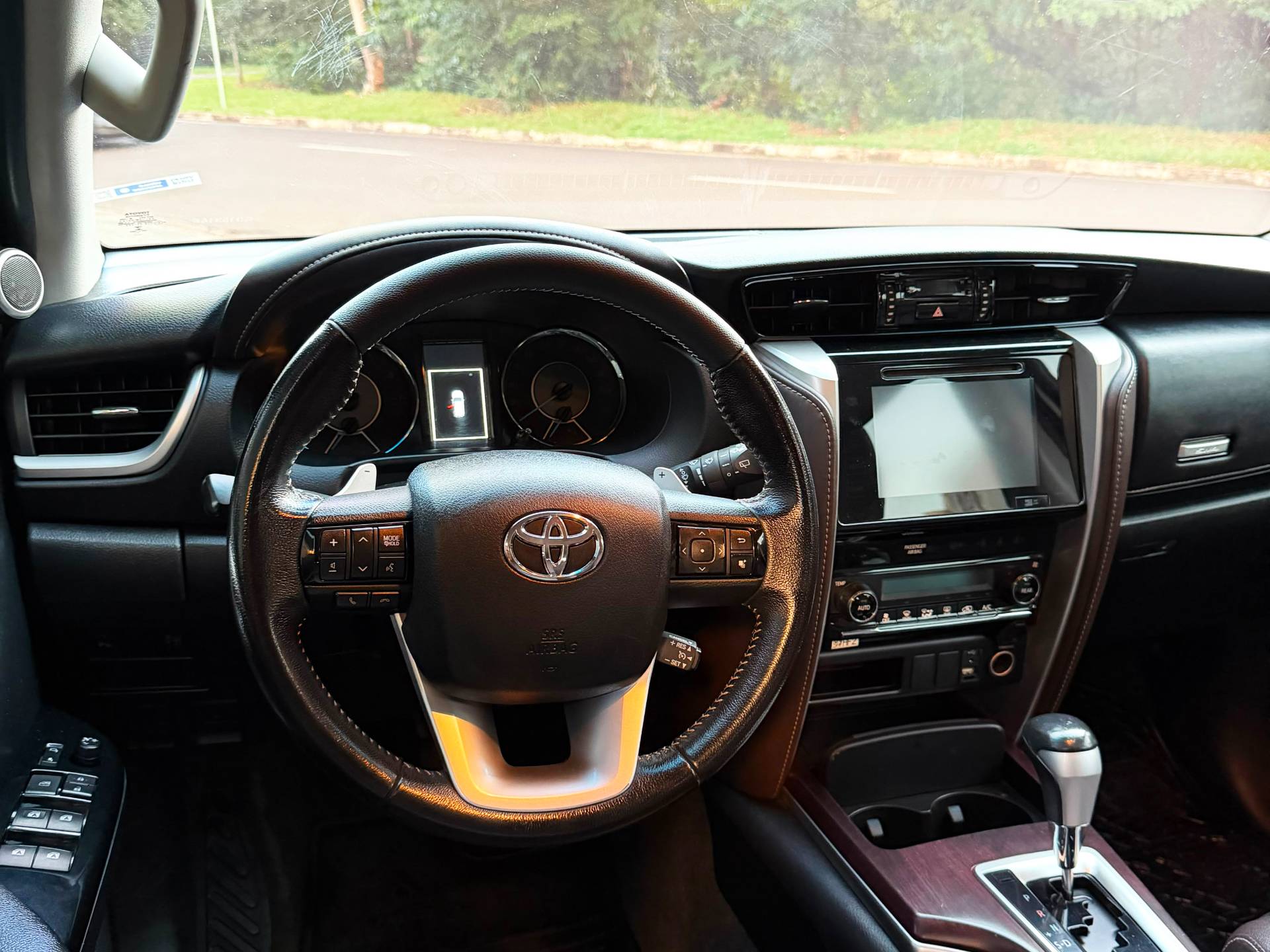 TOYOTA HILUX SW4