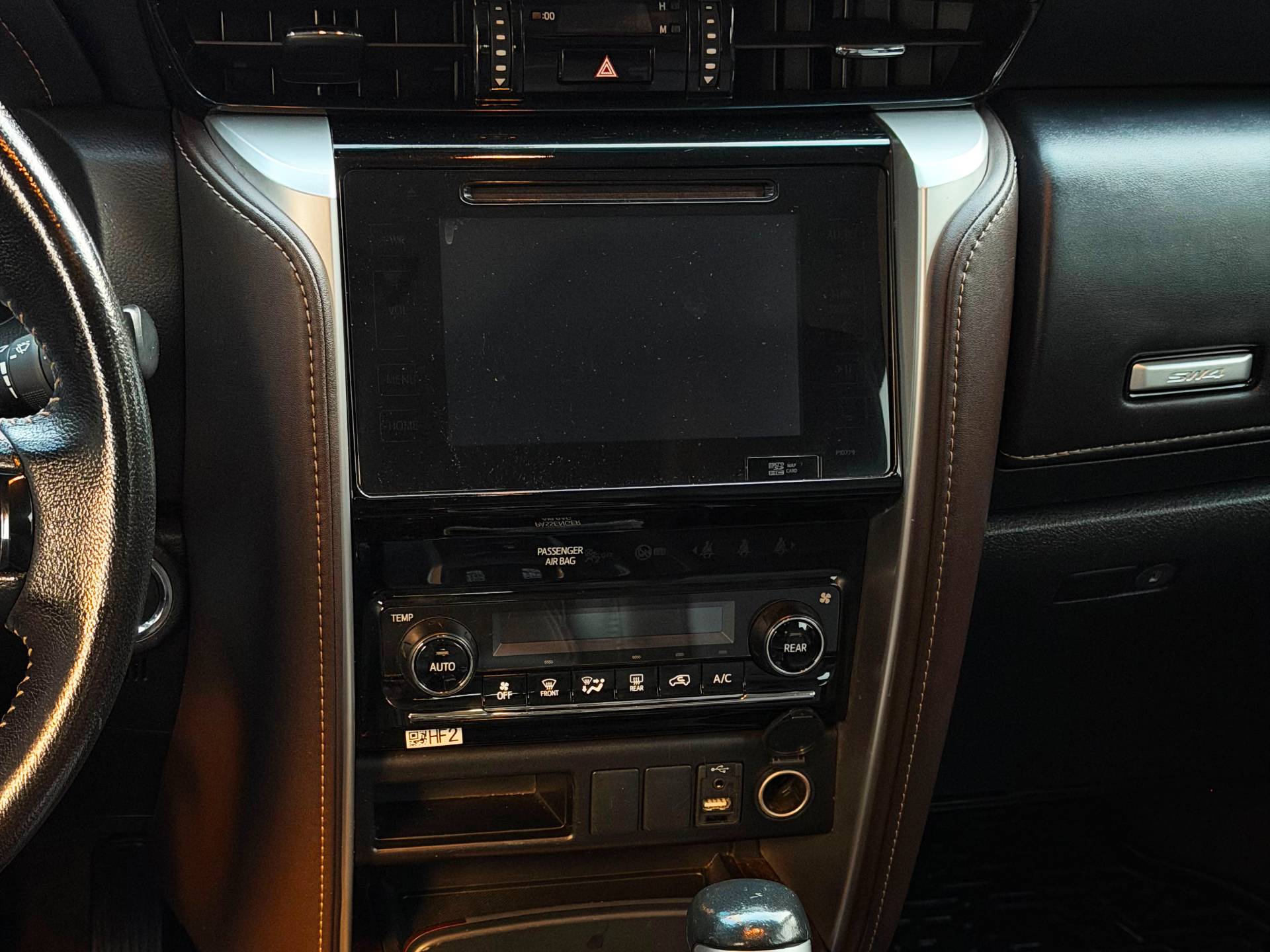 TOYOTA HILUX SW4