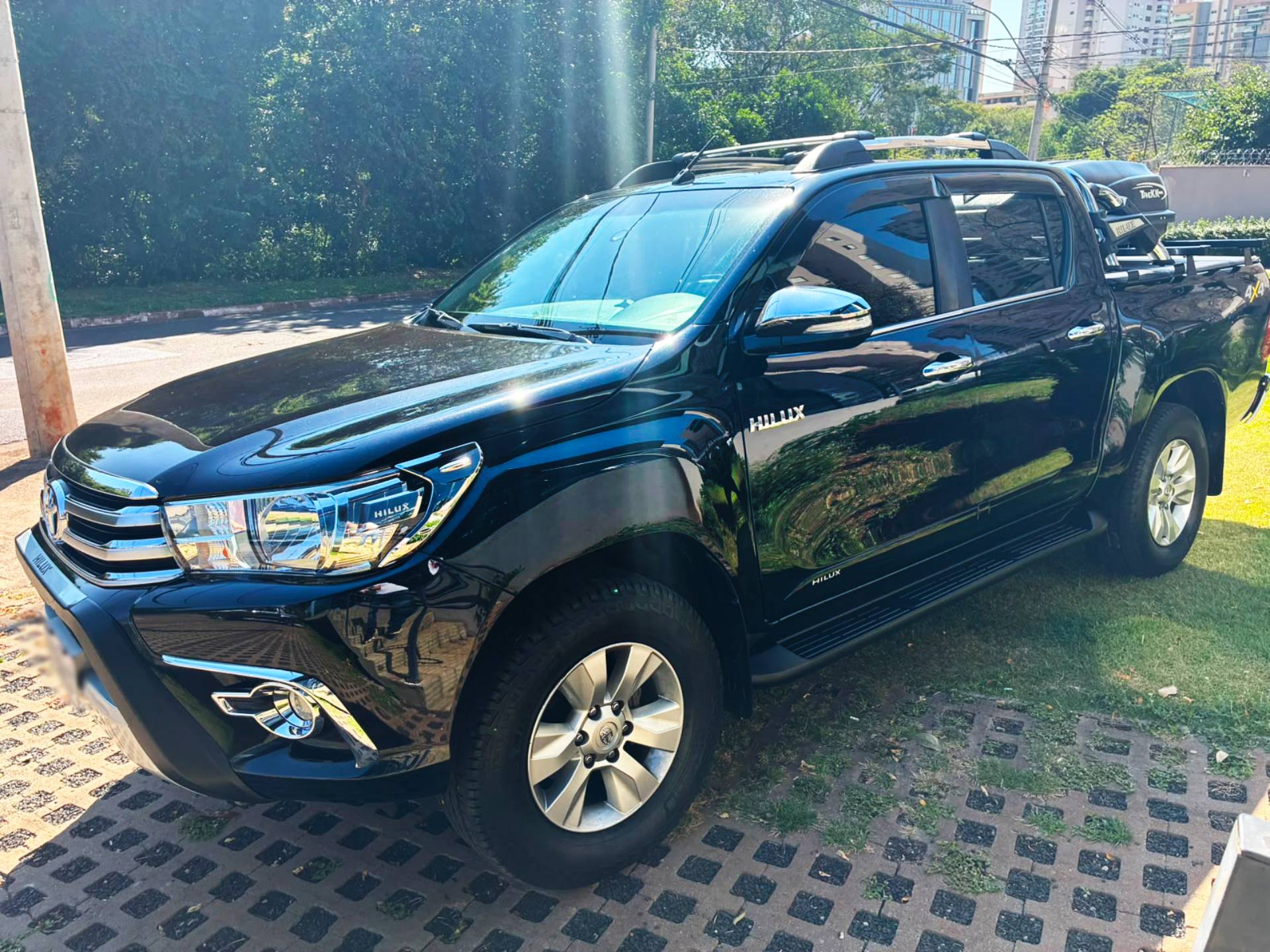 TOYOTA HILUX
