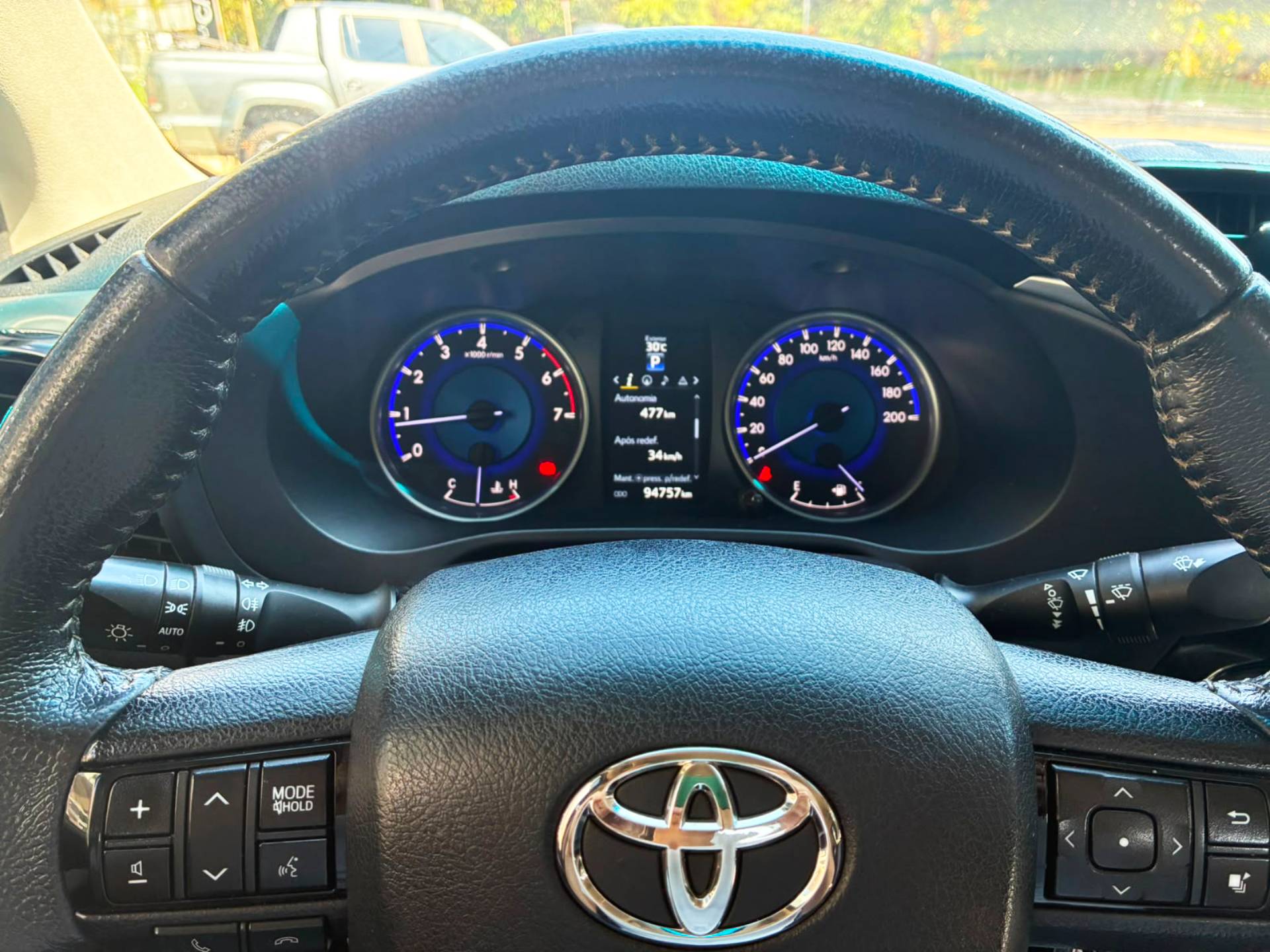 TOYOTA HILUX