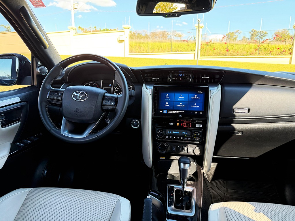 TOYOTA HILUX SW4