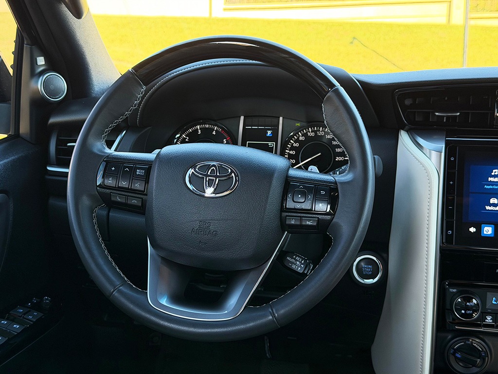 TOYOTA HILUX SW4