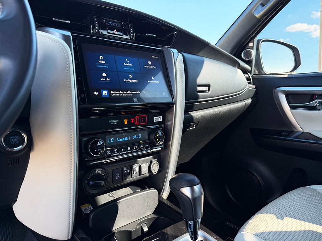 TOYOTA HILUX SW4