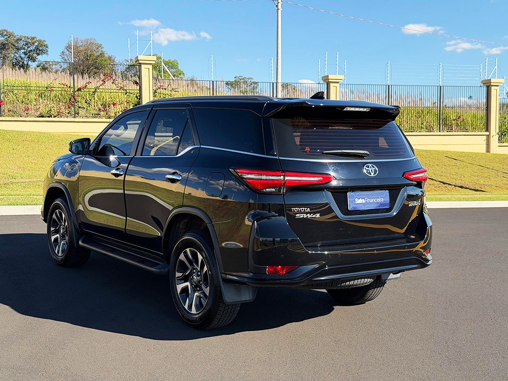TOYOTA HILUX SW4