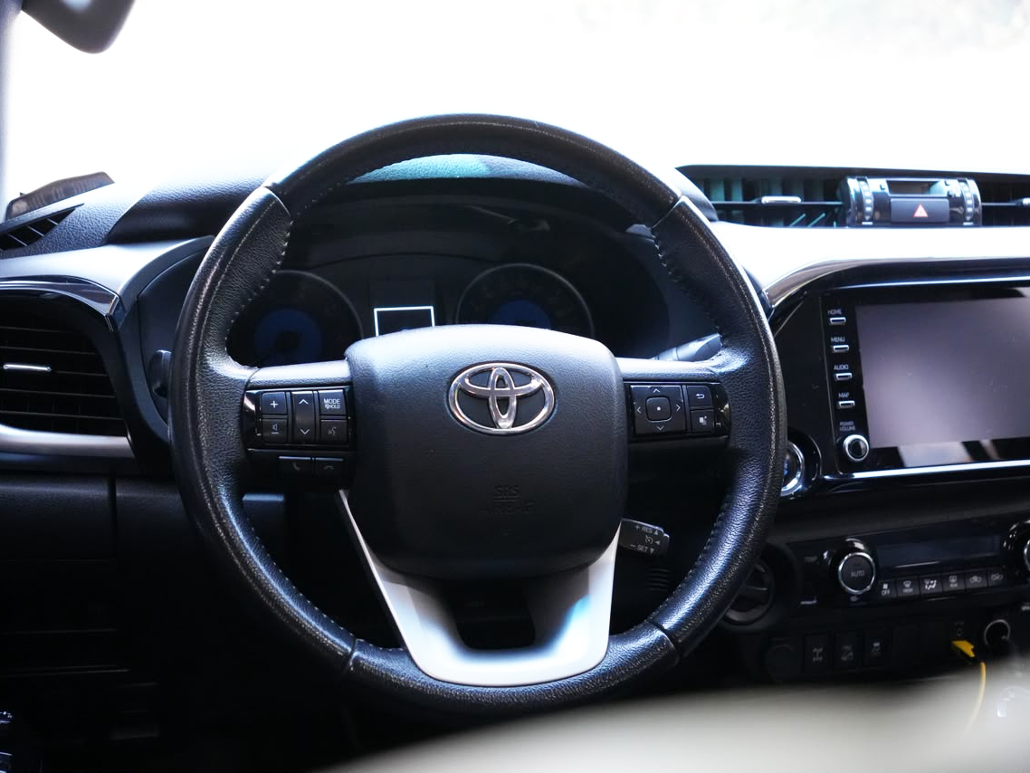 TOYOTA HILUX