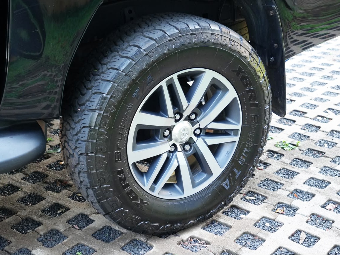 TOYOTA HILUX