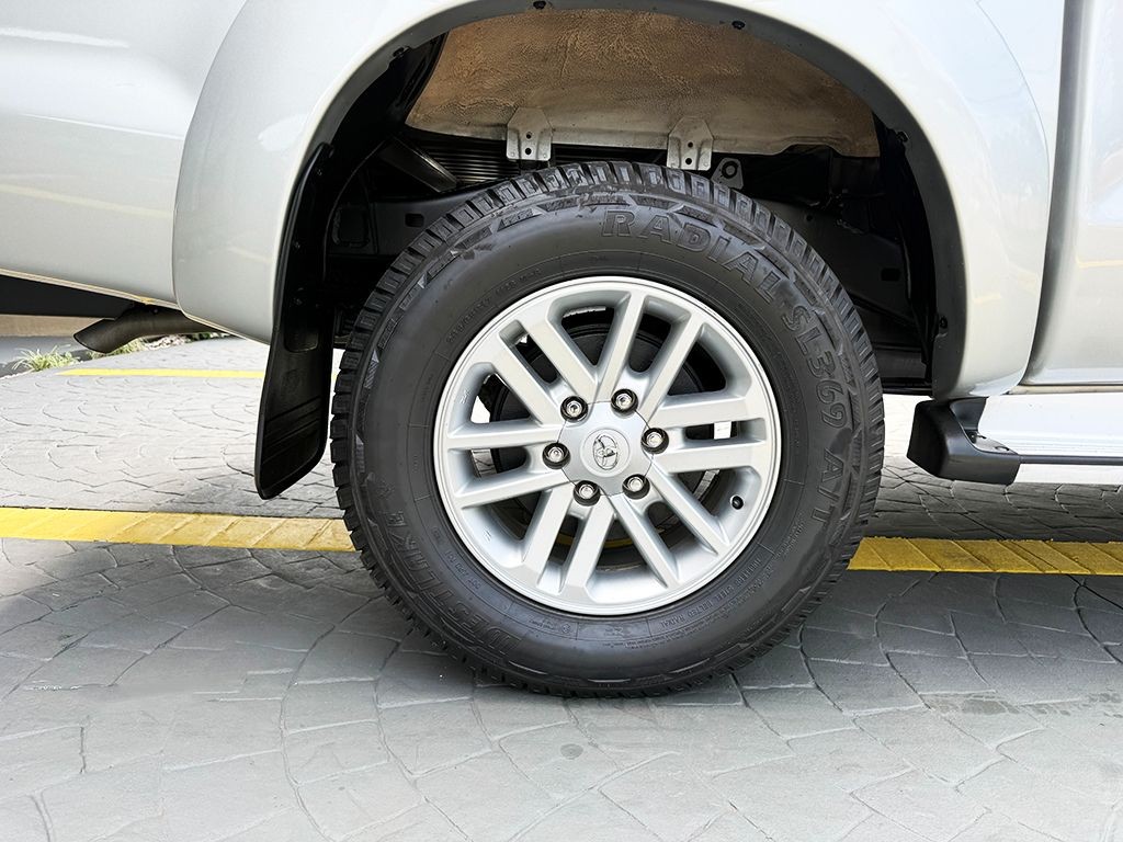 TOYOTA HILUX