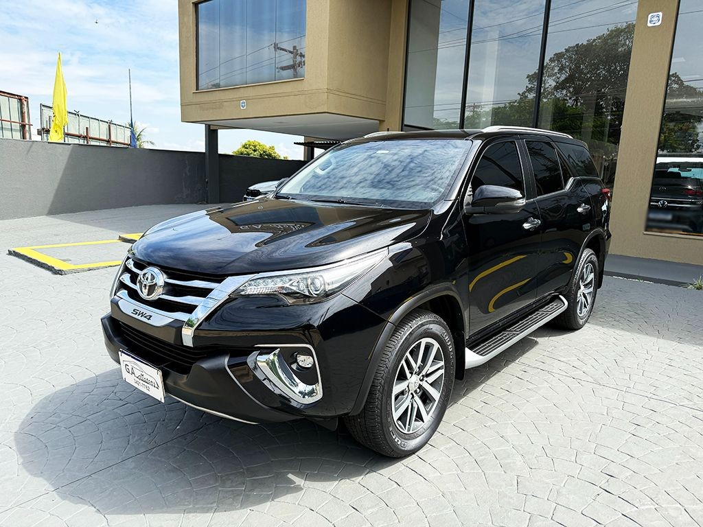 TOYOTA HILUX SW4
