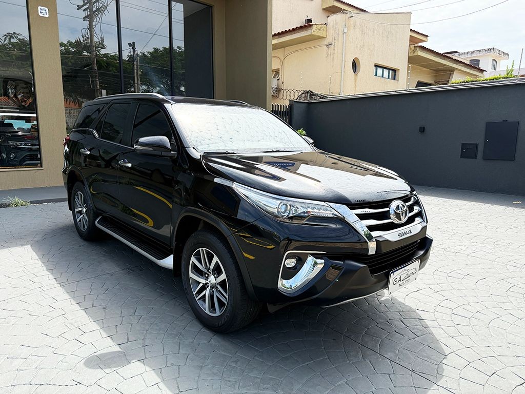 TOYOTA HILUX SW4