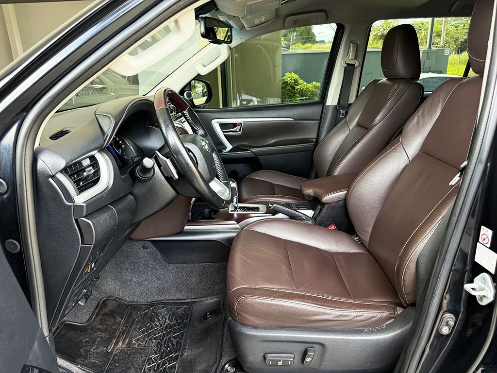 TOYOTA HILUX SW4