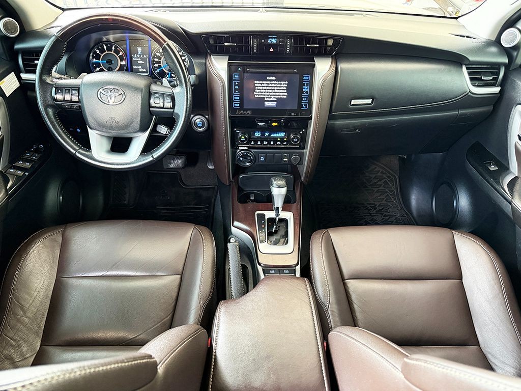 TOYOTA HILUX SW4