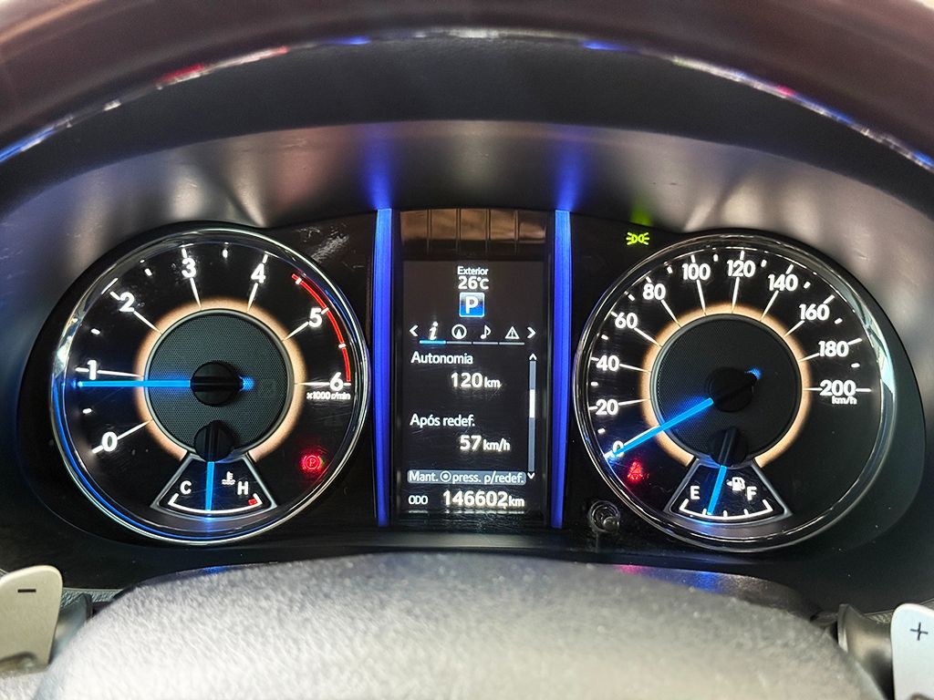 TOYOTA HILUX SW4