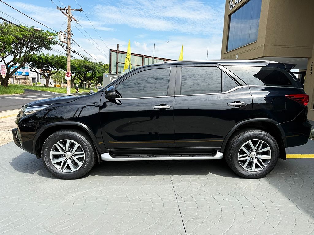 TOYOTA HILUX SW4