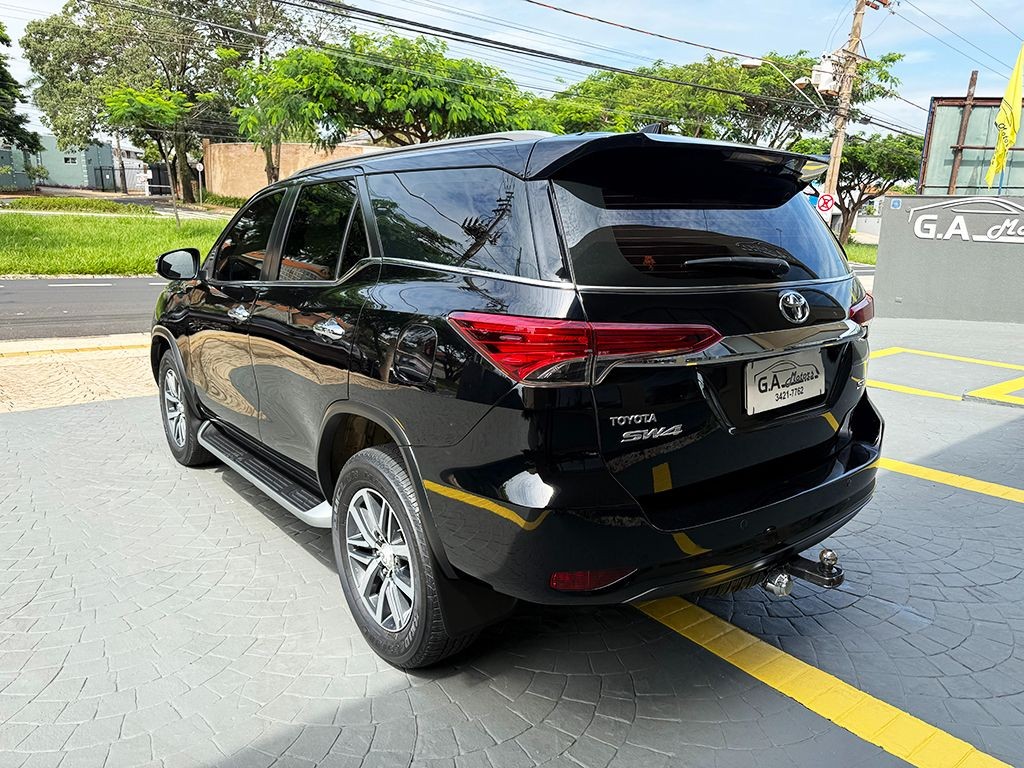 TOYOTA HILUX SW4