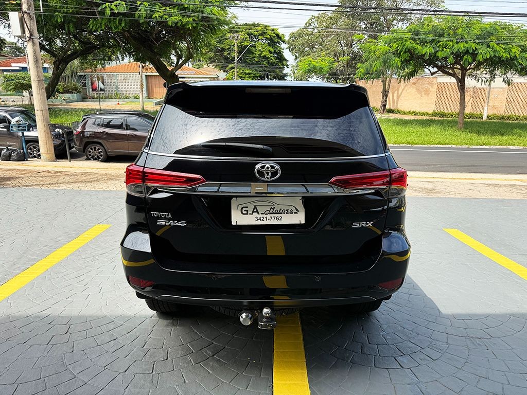 TOYOTA HILUX SW4