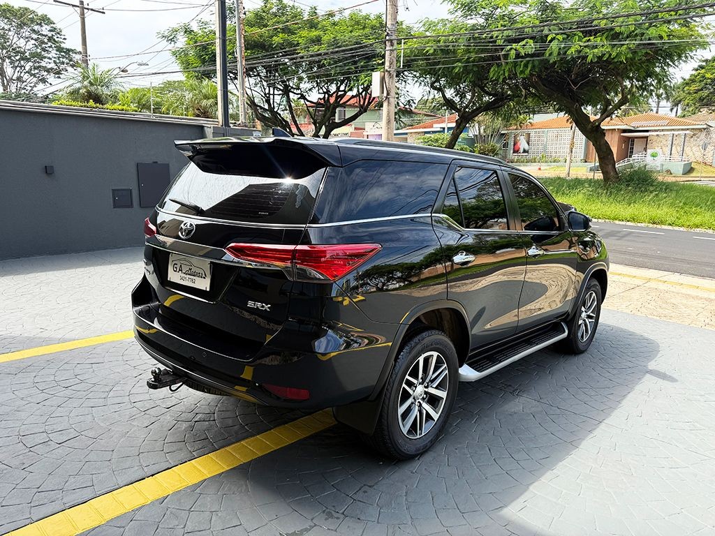 TOYOTA HILUX SW4