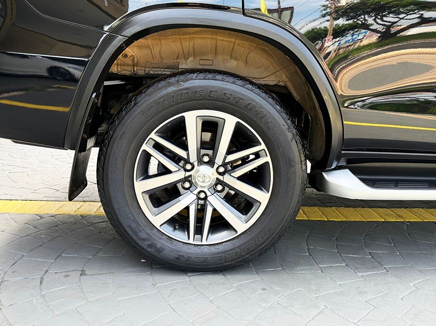 TOYOTA HILUX SW4