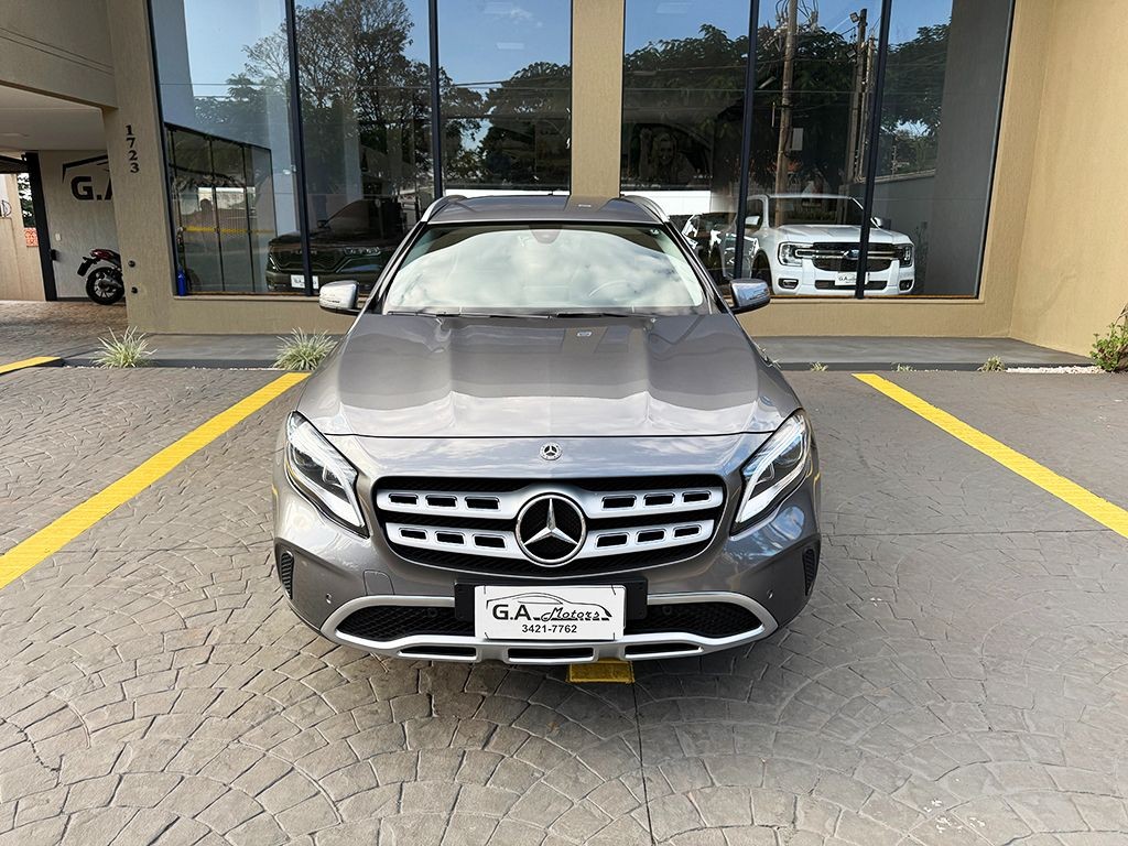 MERCEDES-BENZ GLA 200