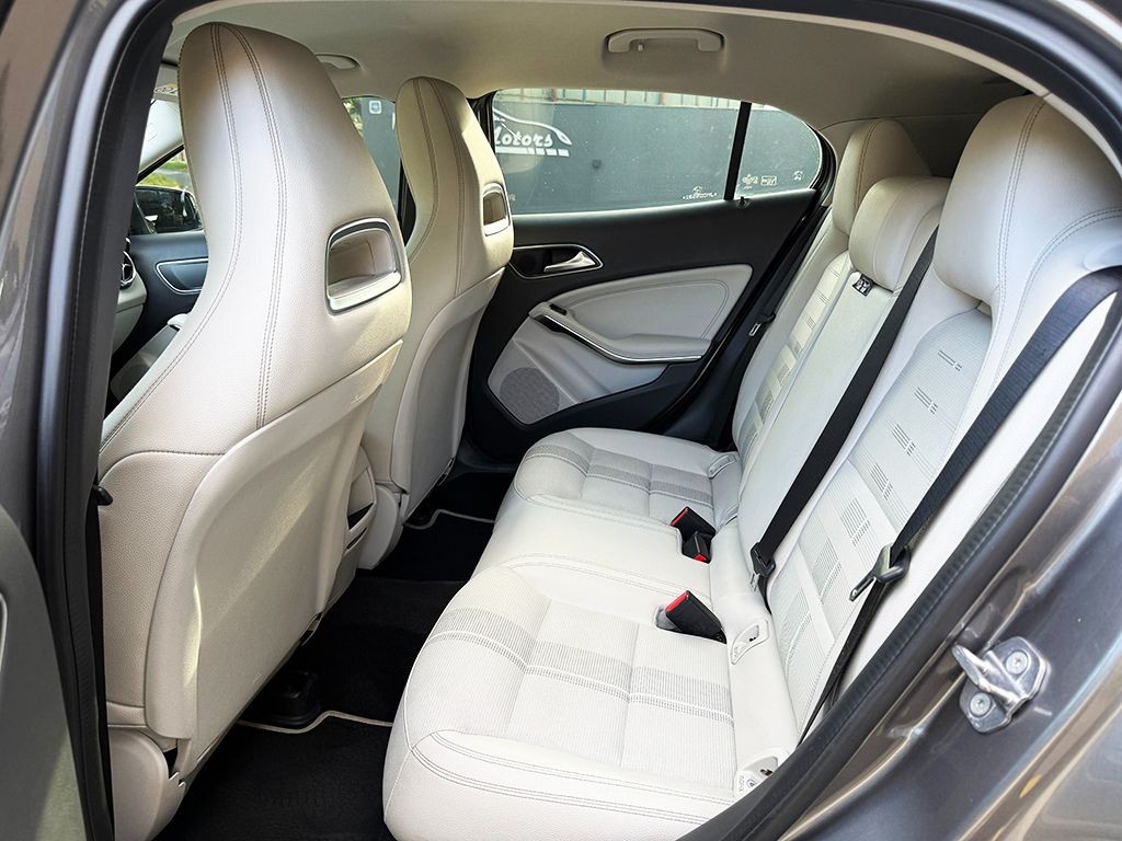 MERCEDES-BENZ GLA 200