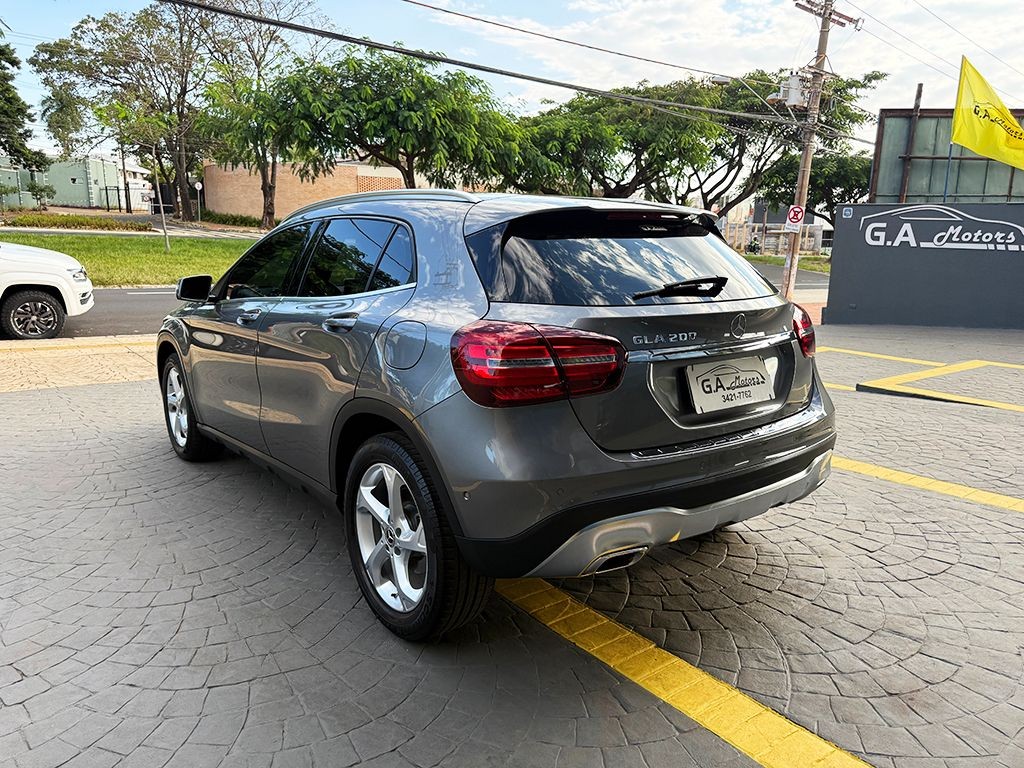 MERCEDES-BENZ GLA 200