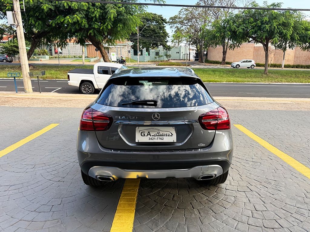 MERCEDES-BENZ GLA 200