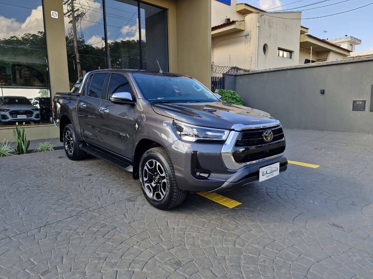 TOYOTA HILUX