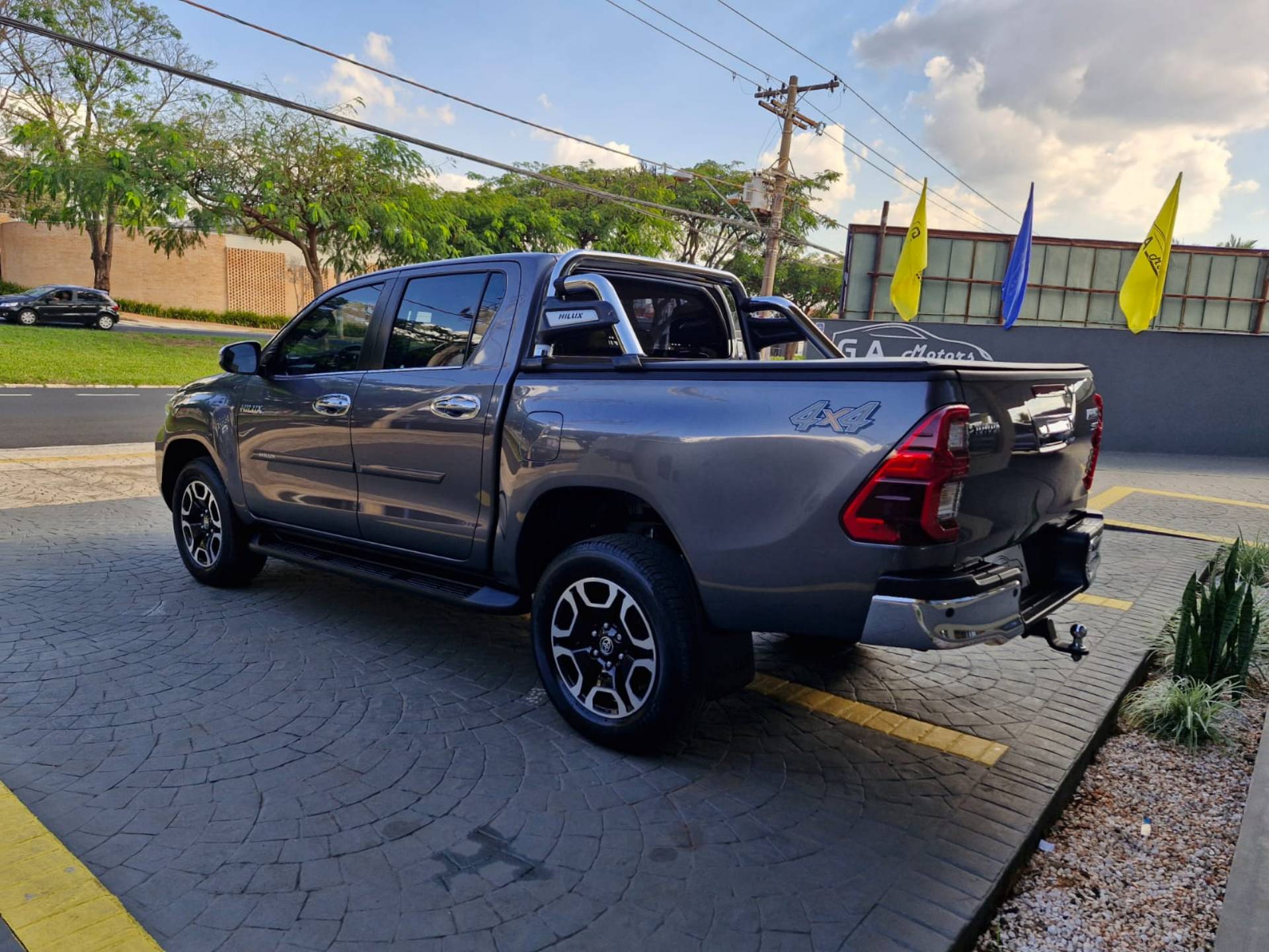TOYOTA HILUX