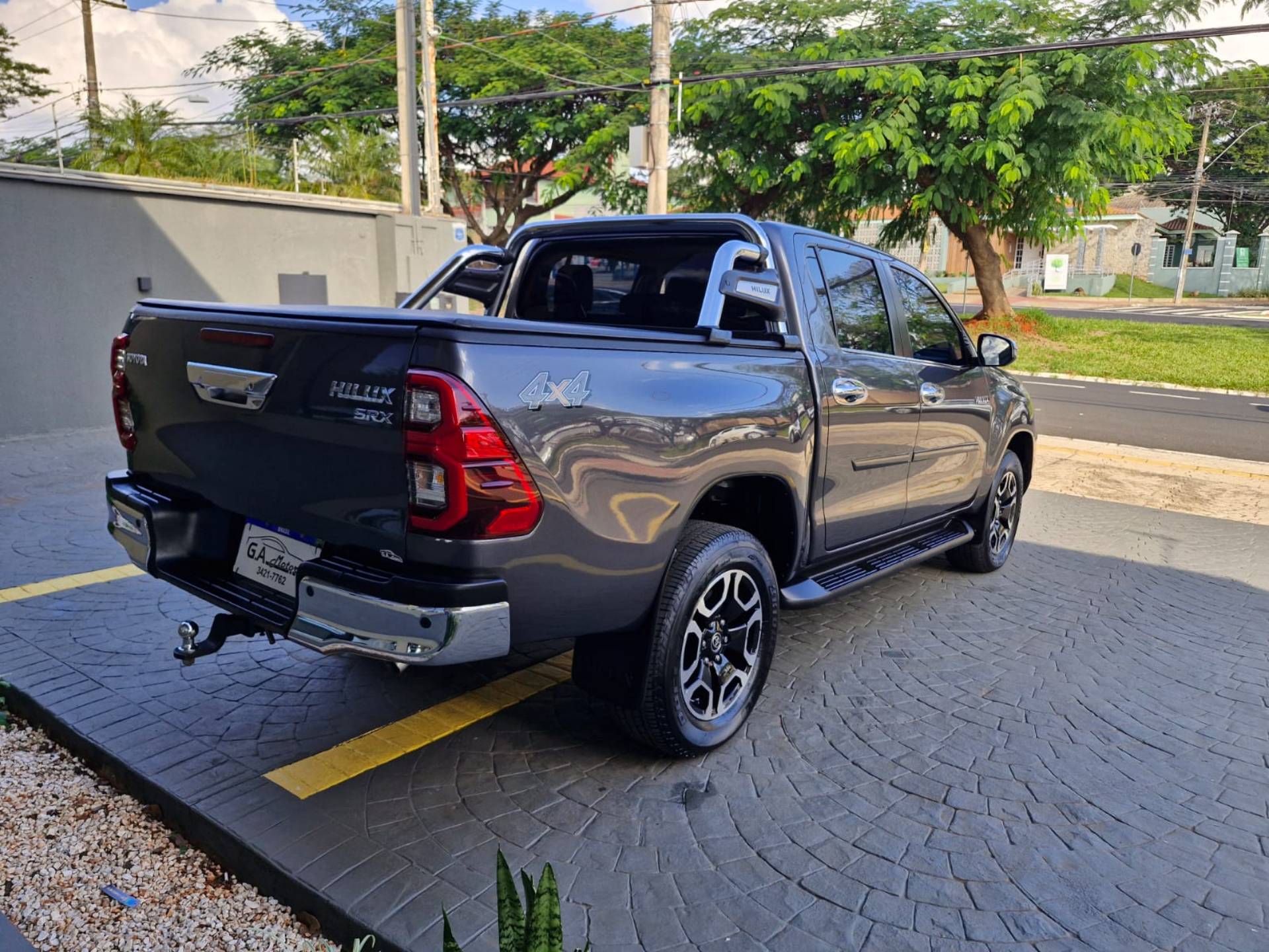 TOYOTA HILUX