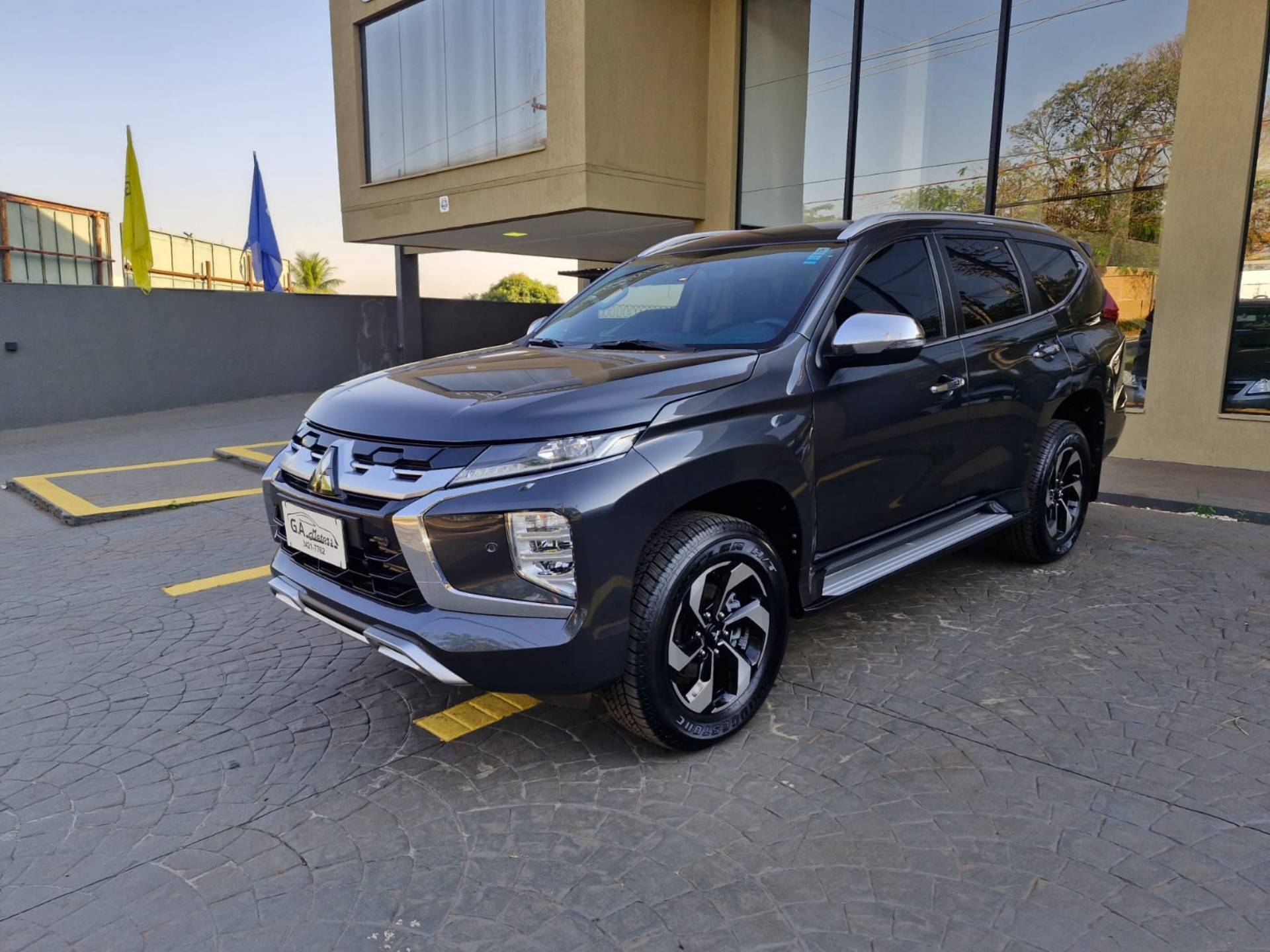 MITSUBISHI PAJERO SPORT
