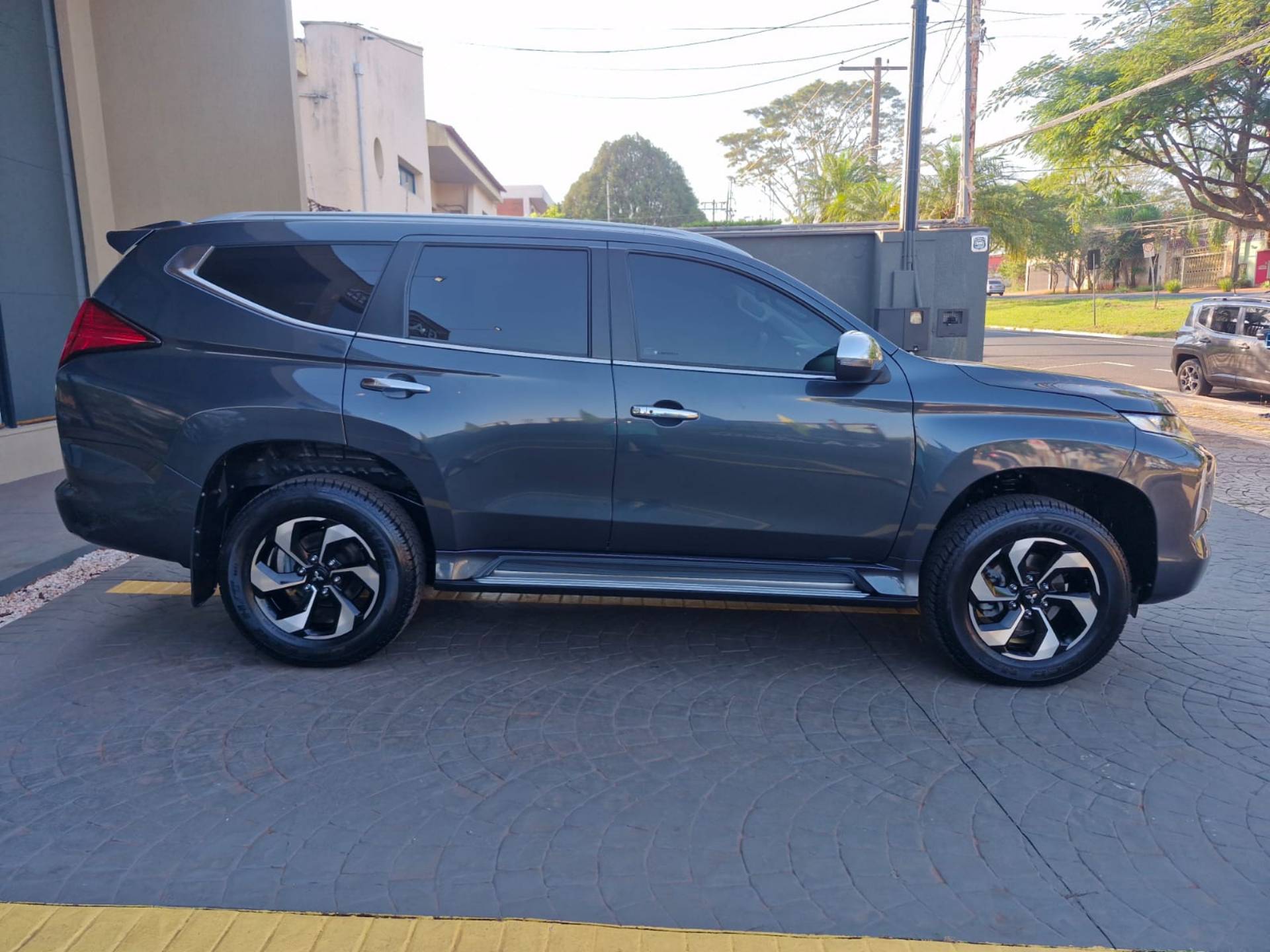 MITSUBISHI PAJERO SPORT