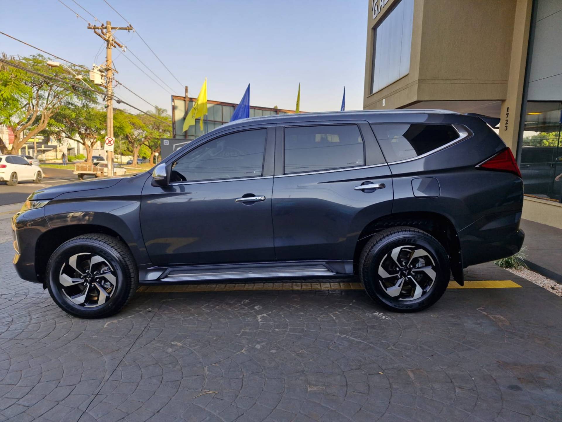 MITSUBISHI PAJERO SPORT