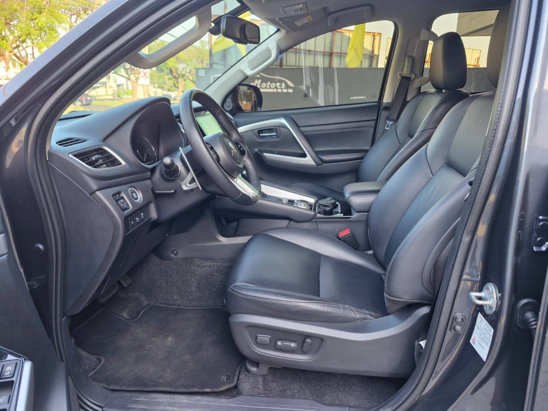 MITSUBISHI PAJERO SPORT