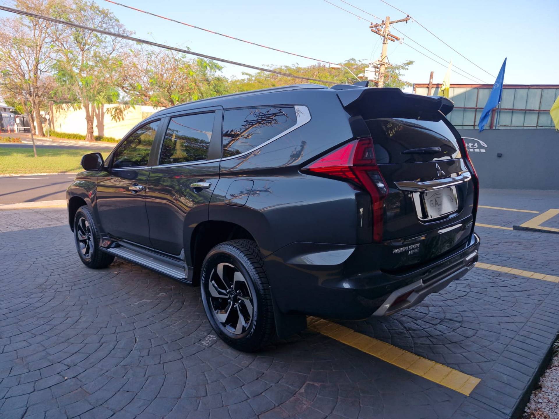 MITSUBISHI PAJERO SPORT