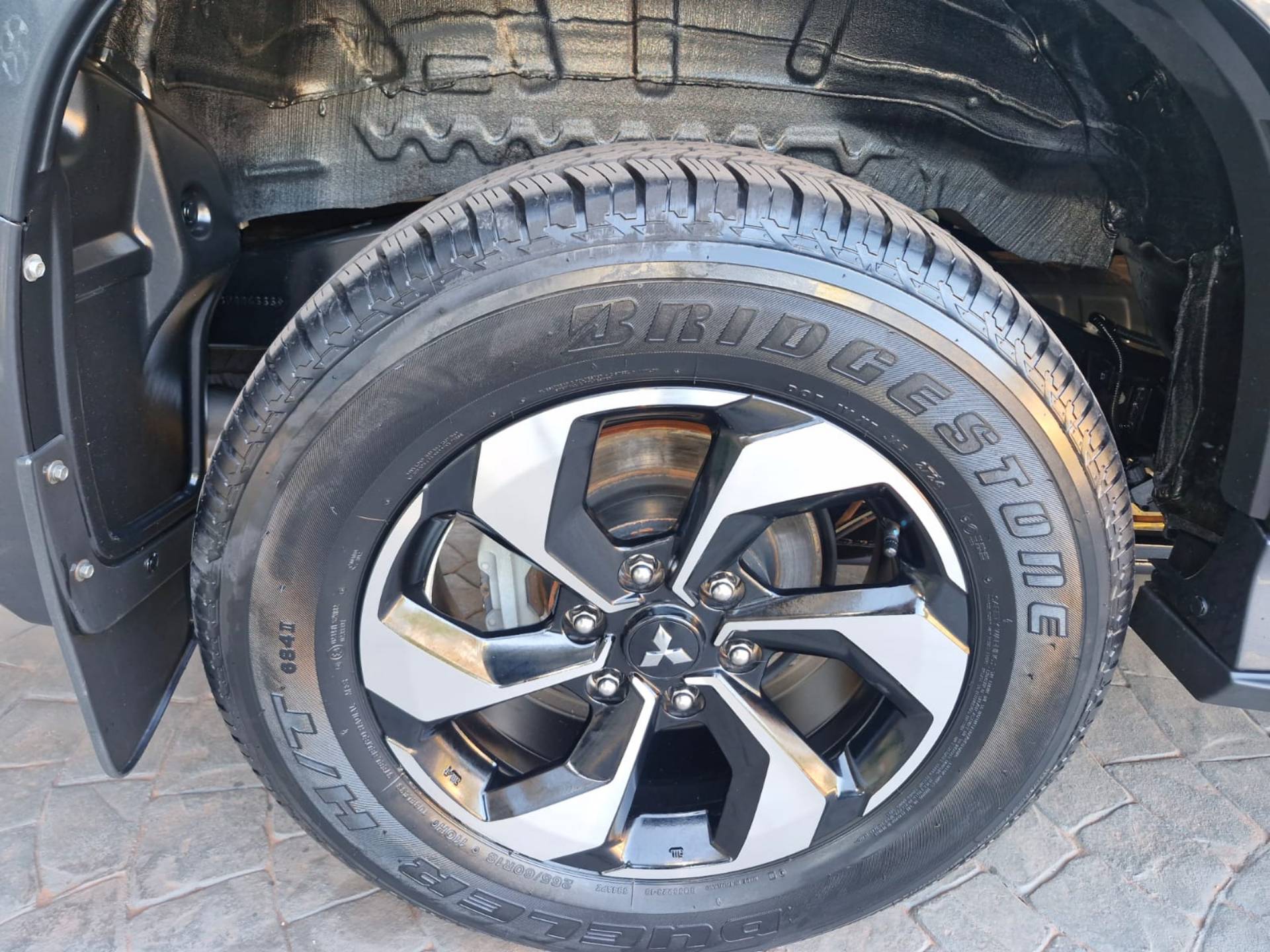 MITSUBISHI PAJERO SPORT