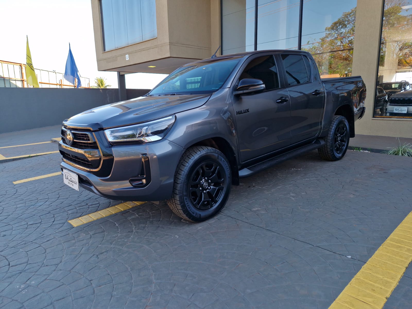 TOYOTA HILUX