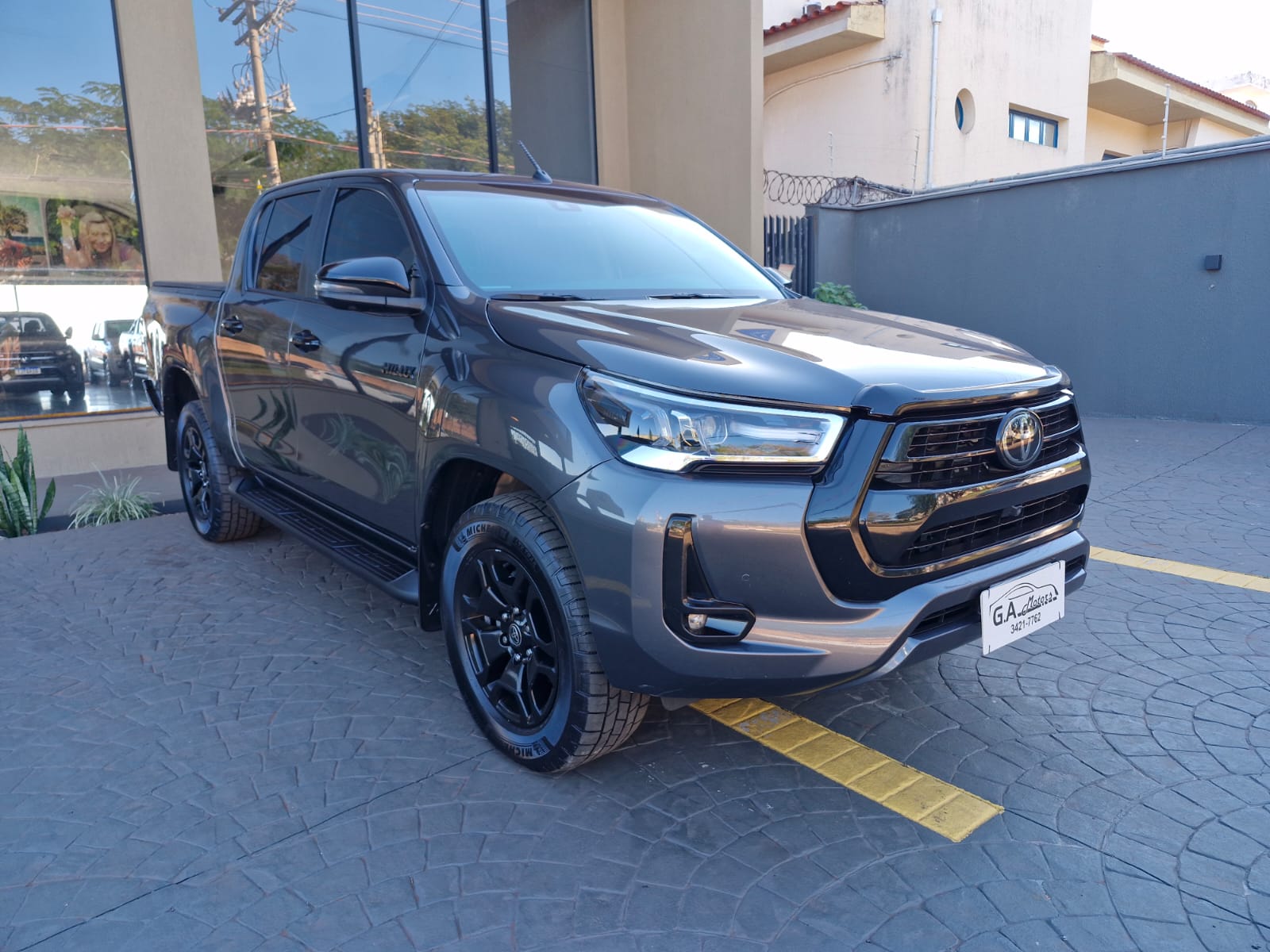 TOYOTA HILUX